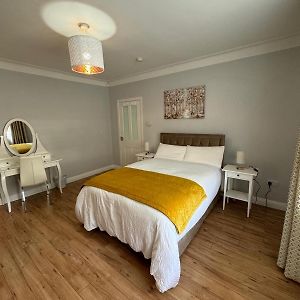 Camera con letto king size